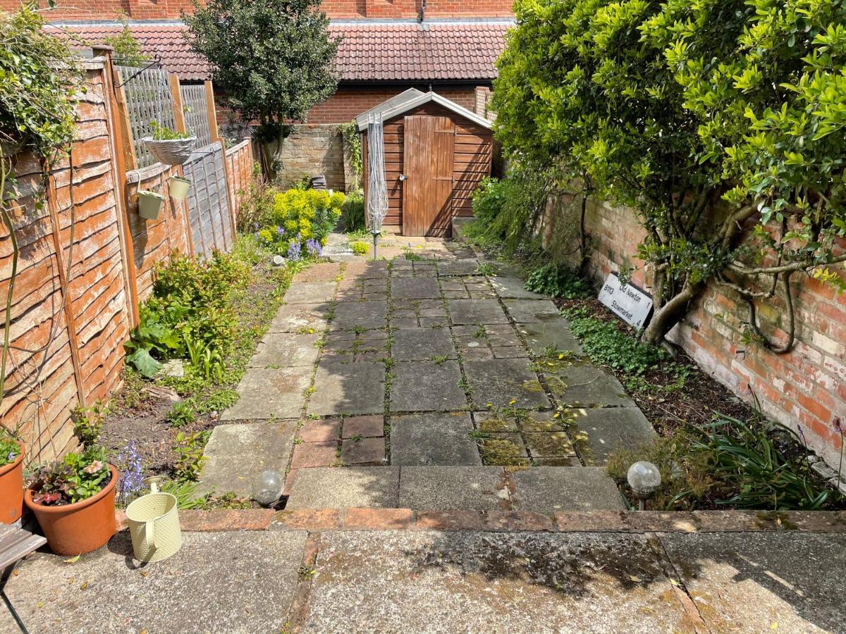 Charming Town Centre Character Cottage With Parking Stowmarket Esterno foto