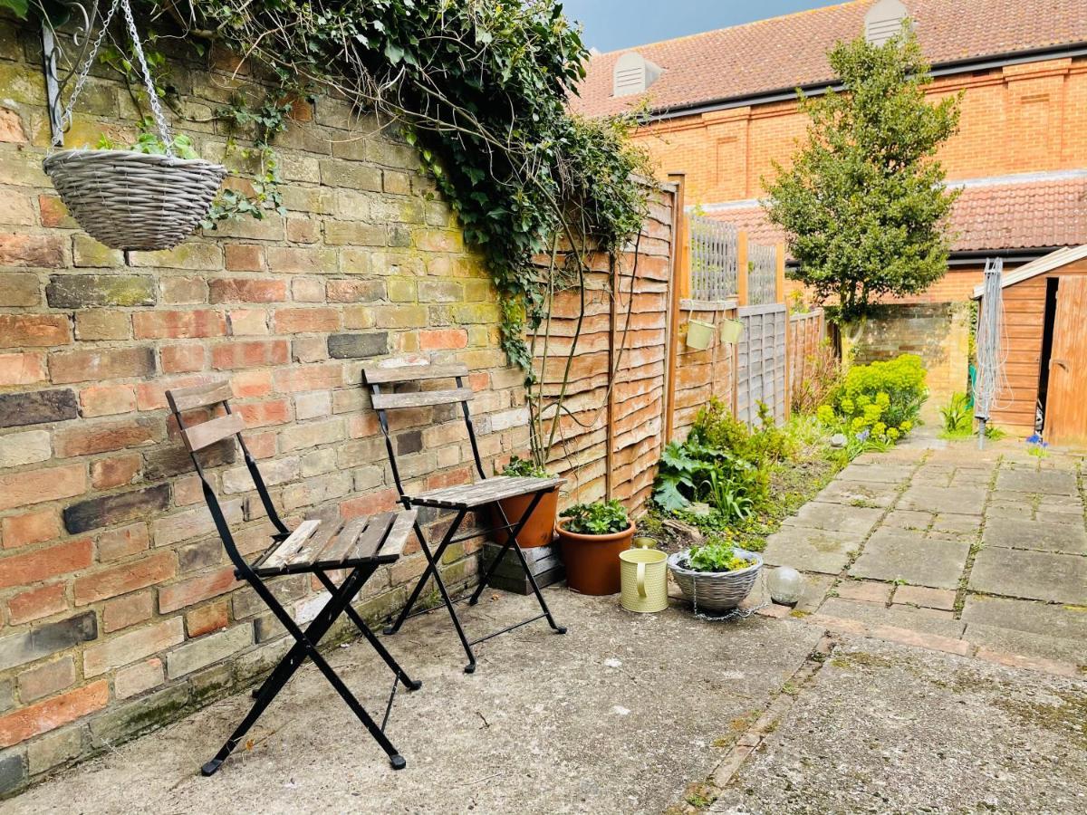 Charming Town Centre Character Cottage With Parking Stowmarket Esterno foto
