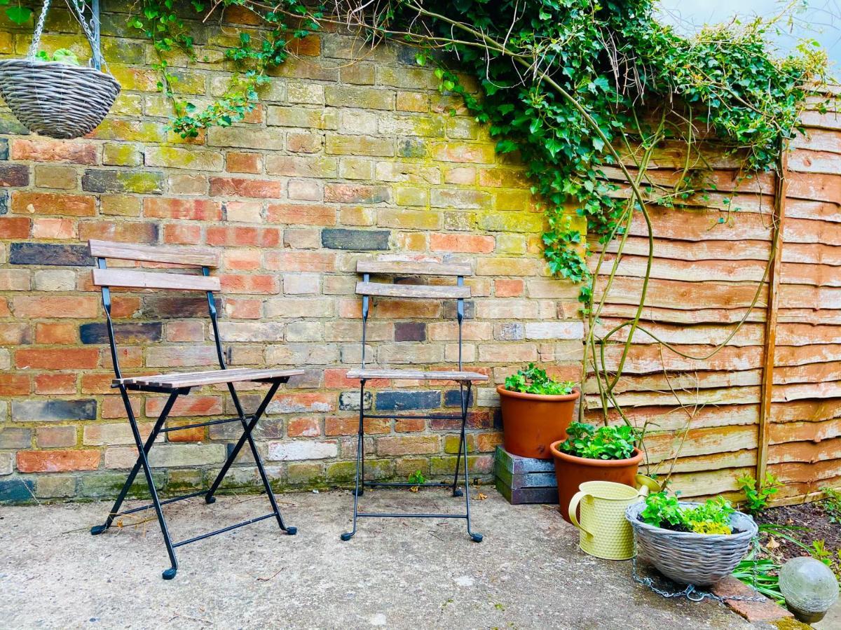 Charming Town Centre Character Cottage With Parking Stowmarket Esterno foto