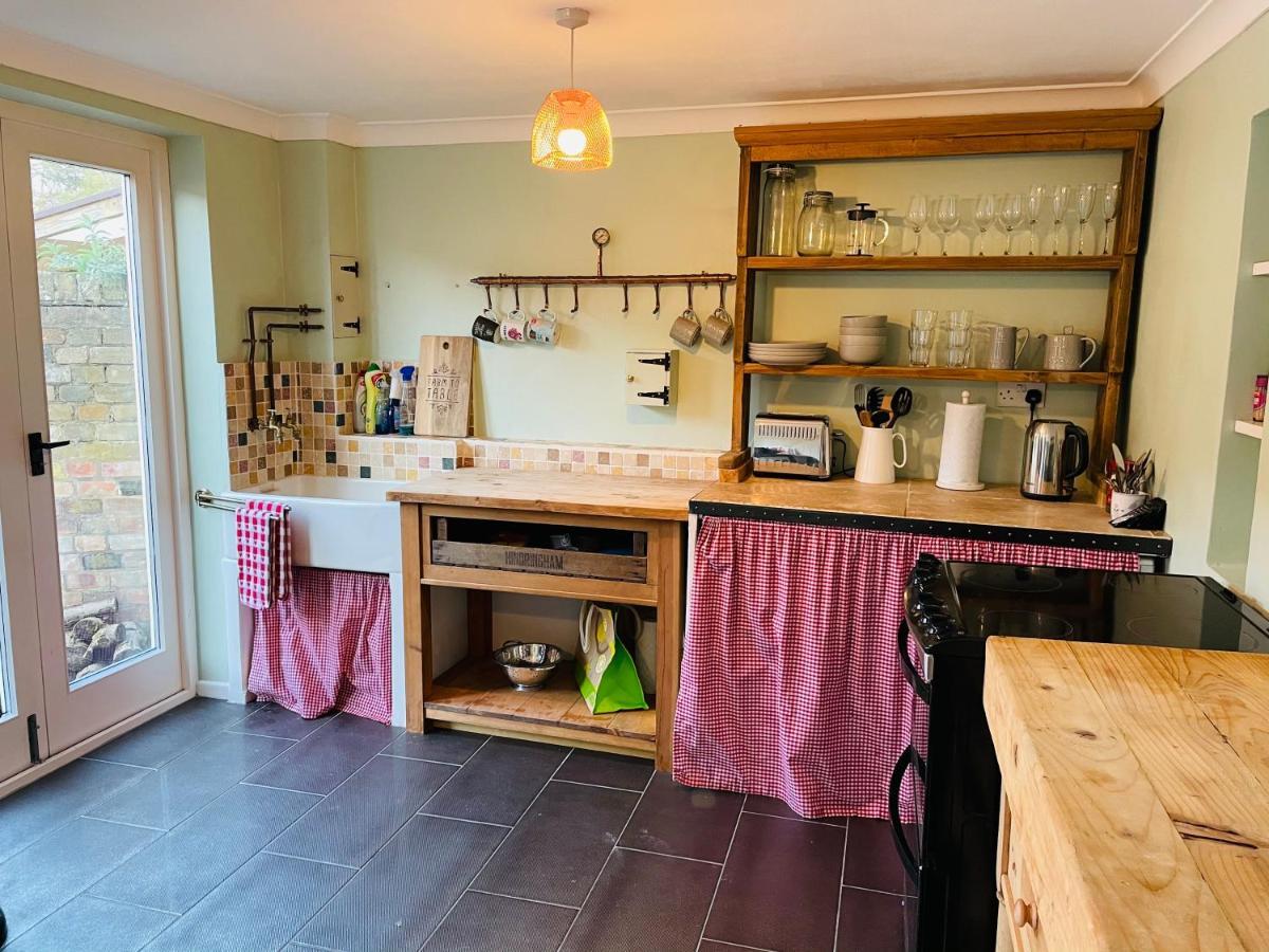 Charming Town Centre Character Cottage With Parking Stowmarket Esterno foto