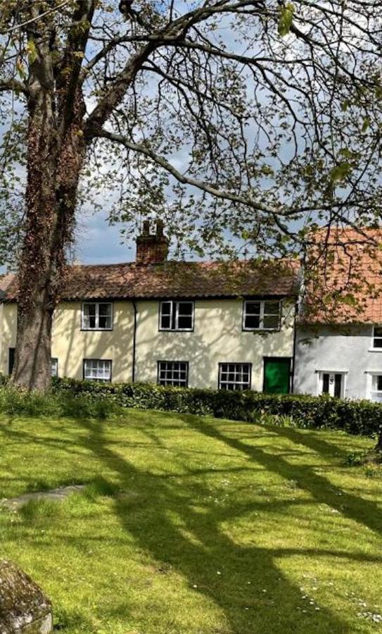 Charming Town Centre Character Cottage With Parking Stowmarket Esterno foto